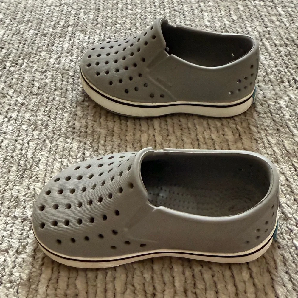 Native Kids Jefferson Slip-On Shoes‎ Gray Rubber Sneakers C5